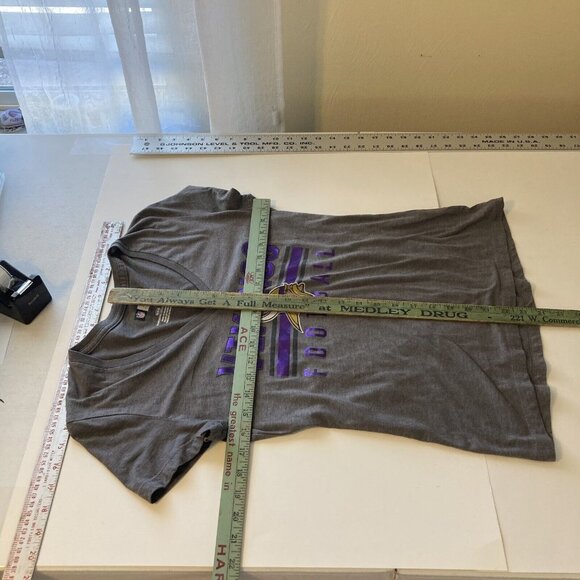 Team Apparel Medium Women Short Sleeve T-shirt Vikings Football Graphic - Picture 4 of 7